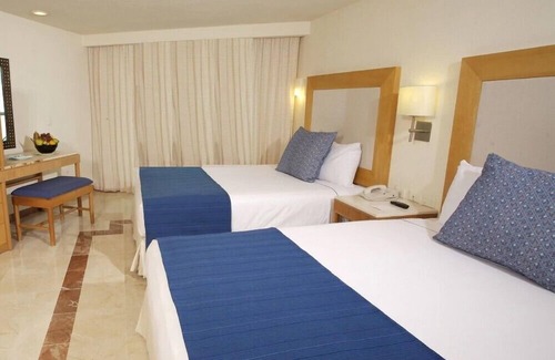 Cozumel Hotel | Ocean Front Studio with Gym & Hot Tub