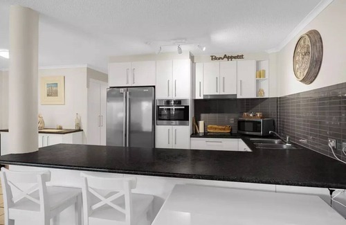 Buddina Apartment | Ocean Front 2 Bedroom Unit
