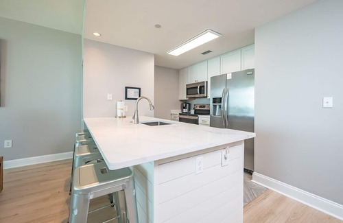 Panama City Beach Condo | Ocean Front! 2 Bd + 2 Bunk! Clean! Walk to Pier Park! Beach Chairs included!