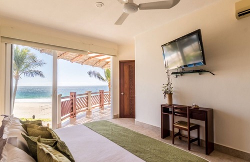 San Pedro Mixtepec Resort | Ocean Front 4 Bedroom Residence with Resort Amenities Overlooking the Pacific!