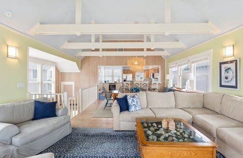 South Beach House | Ocean Front Cottage Pet Friendly with Bhi and Shoals Clubs