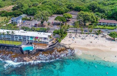 Kahaluu Bay Condo | Ocean front condo 40 feet from the sea!