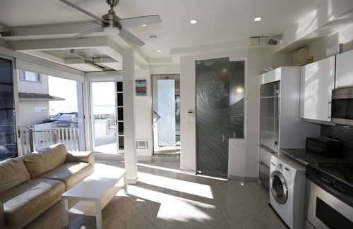 Mission Beach Condo | Ocean Front Condo On the Sand with Ocean View - Clean