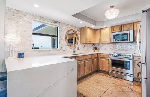 Central Beach Condo | OCEAN FRONT CONDO-TOP FLOOR - OCEAN VIEWS ALL AROUND!