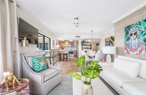 Central Beach Condo | OCEAN FRONT CONDO-TOP FLOOR - OCEAN VIEWS ALL AROUND!