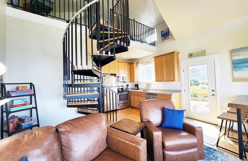 Yachats House | Ocean Front Cottage! Dog Friendly! Sleeps up to Four!