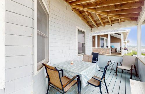 Rockport House | Ocean Front Cottage - Long Beach