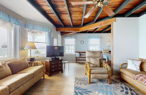 Rockport House | Ocean Front Cottage - Long Beach