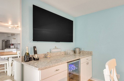 Daytona Beach Apartment | Ocean front cozy 1 BR apartment in amazing Daytona Beach with fitness room, AC