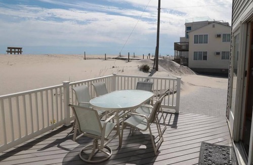 North Beach Haven Apartment | OCEAN FRONT DUPLEX SLEEPS 8