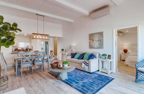 South Mission Beach Condo | Ocean Front! Exclusive Beachfront Patio + A/C