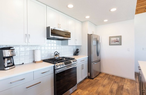 Kiwanda Shores House | Ocean Front House - Gorgeous Views - The Beach is Your Backyard!