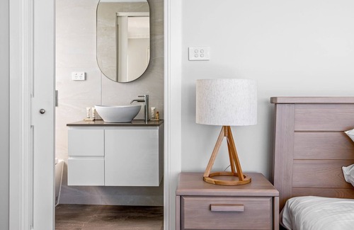 Bundeena House | Ocean Front Luxury - The Lambeth Walk
