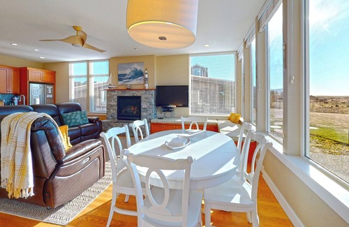 Gearhart House | OCEAN FRONT: MODERN MARVEL: Seaside Vacation Homes, Inc Managed Property