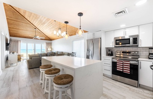 Seven Mile Beach Condo | Ocean Front Paradise Seven Mile Beach Sunsets!