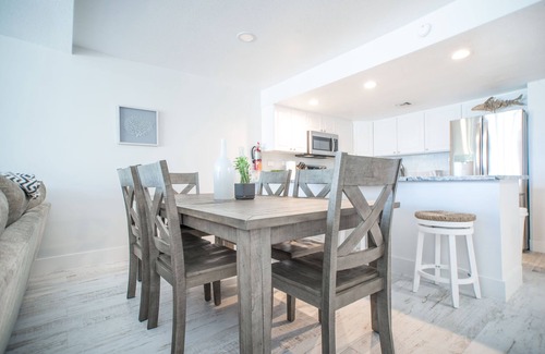 Seven Mile Beach Condo | Ocean Front Paradise Seven Mile Beach Sunsets!
