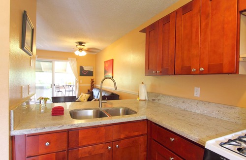 Kailua-Kona Condo | Ocean Front Pool, Private and Newly Renovated Top Corner Unit
