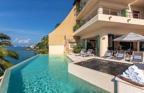 Mayto Villa | Ocean front private villa in Puerto Vallarta with beach access and, infinity pool and views