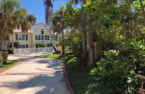 South Beach House | Ocean Front. Private Beach, 5 BR, 3 1/2 Bath, grill