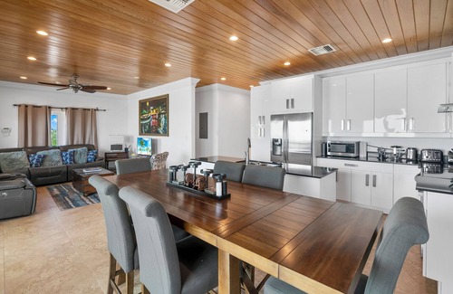 George Town House | Ocean Front Property With Pool. - George Town