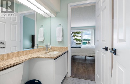Regional District of Nanaimo House | Ocean Front Suite in Pacific Shores Resort