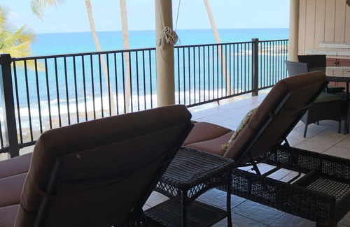 Kailua-Kona Condo | Ocean Front, Top floor
