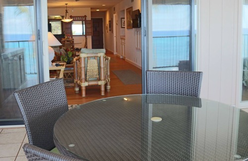 Kailua-Kona Condo | Ocean Front, Top floor