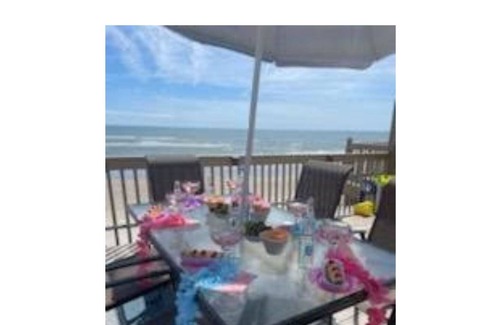 Sneads Ferry House | Ocean front, sleeping 8, newly remodeled