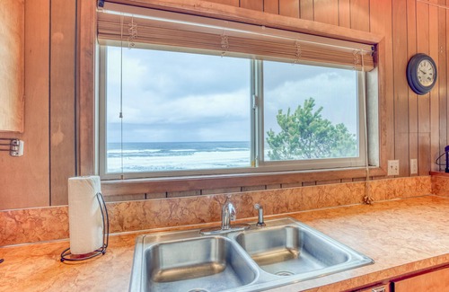Seal Rock House | Ocean Front Vacation Home Just North of Seal Rock,