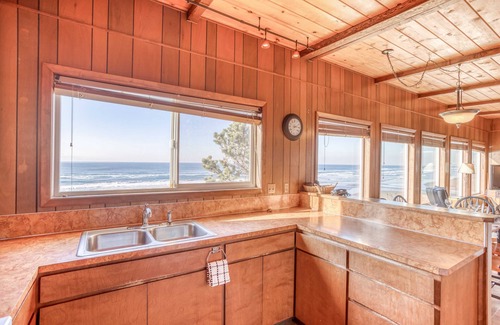 Seal Rock House | Ocean Front Vacation Home Just North of Seal Rock,