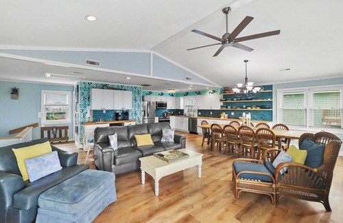Salvo House | OCEAN FRONT, with hot-tub, featuring TWO primary suites with sliders to deck!