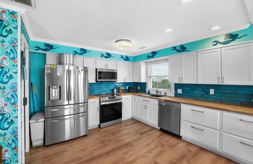 Salvo House | OCEAN FRONT, with hot-tub, featuring TWO primary suites with sliders to deck!