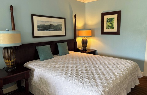 Hanamaulu Hotel | Ocean Front’s Top End Unit; Partial Ocean View in Lanai; 1minute walk to Beach