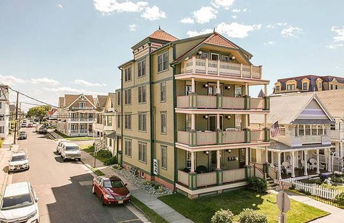 Asbury Park Condo | Ocean Grove 3BR Penthouse - One Block to Beach
