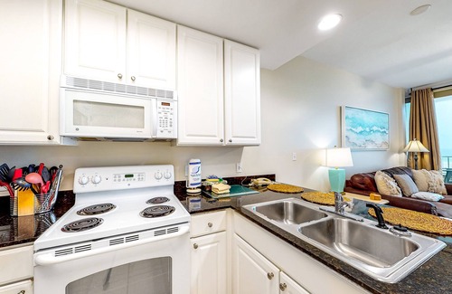 Gulf Shores Condo | Ocean & Gulf front condo w/furnished balcony, shared in/outdoor pools, & hot tub