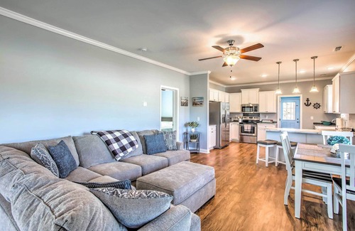 Ocean Isle Beach House | Ocean Isle Beach Escape - Centrally Located!