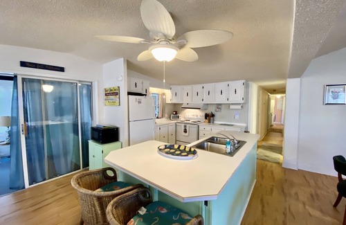 Surfside Beach House | OCEAN LAKES FAMILY CAMPGROUND W/GOLF CART, LINENS, EXTENDED WIFI & CABLE