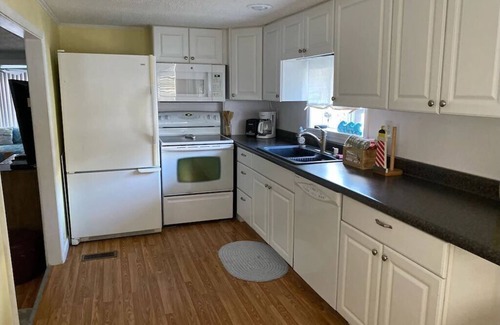 Surfside Beach House | Ocean Lakes Pelican Pointe, Beautiful Ocean & Lake Front cozy cottage.