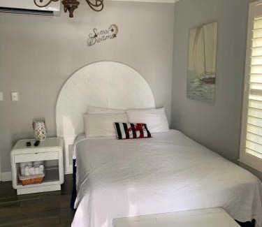 North End Hotel | Ocean Manor 1100 Inn
