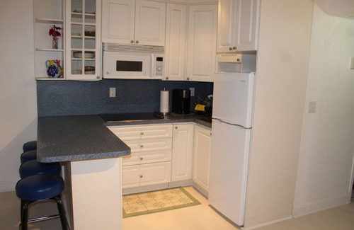 Galt Mile Condo | Ocean Manor Hotel Beachfront Resort living
