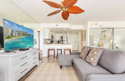 Waikiki Condo | Ocean-Marina Sunset Views Condo with Full Kitchen at Ilikai Hotel by Beach