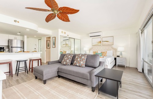 Waikiki Condo | Ocean-Marina Sunset Views Condo with Full Kitchen at Ilikai Hotel by Beach