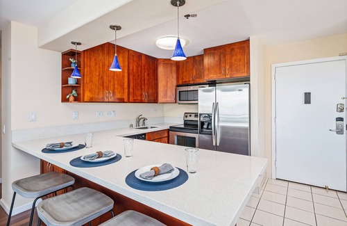 Waikiki Condo | Ocean-Marina Views PH at Ilikai Hotel by the Beach w/Full Kitchen & Free WiFi