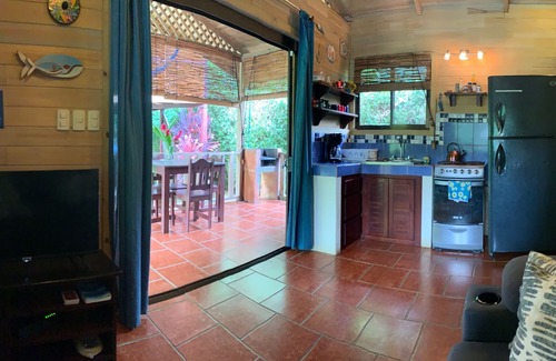 Uvita House | Ocean Melody 2 - Fully Equipped, Walking Distance from Beaches, Garden and Pool!