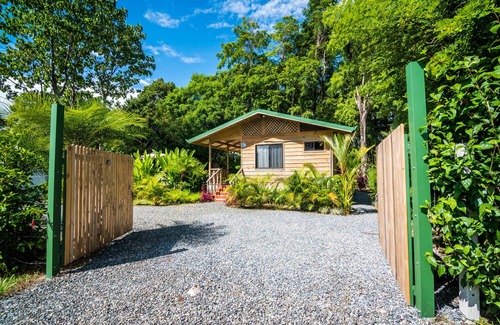 Uvita House | Ocean Melody 2 - Fully Equipped, Walking Distance from Beaches, Garden and Pool!