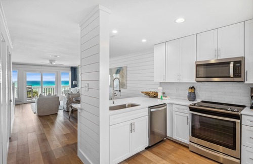 Sunnyside House | "Ocean Memories" Sleeps 4-Ocean Views