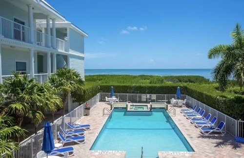 Key West Condo | OCEAN MEMORIES CONDO- 2 Bedroom, 2 Bath Oceanfront w/Pool & Hot Tub