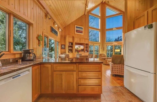 Surry House | Ocean Mist! New-Oceanfront!