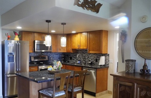 Kihei Condo | Ocean, mountain, pool views. Best location at The Banyan. Across from Kam2 beach
