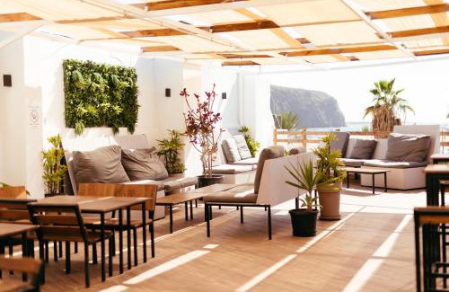 Los Cristianos Hostel | Ocean Nomads Coworking